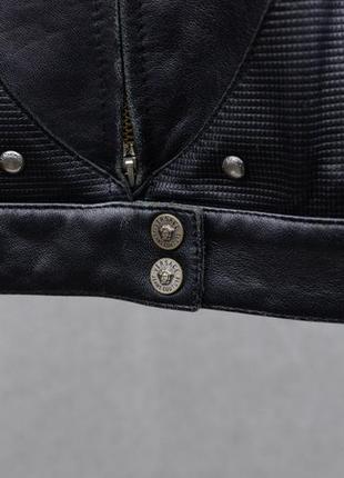 Женская шкообразная куртка от всепозвоночно отодного бренда"versace"4 фото