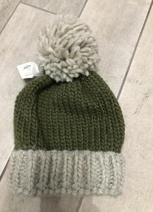Зимова шапка з бобоном