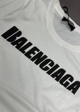 Женская футболка balenciaga5 фото