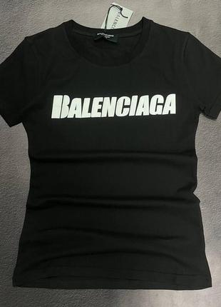Женская футболка balenciaga2 фото