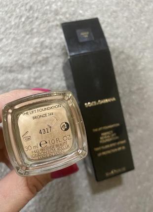 Dolce&gabbana perfect reveal lift foundation жидкая тональная основа с омолаживающим эффектом № 144.2 фото