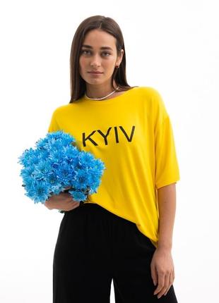 Жіноча жовта футболка з написом kyiv