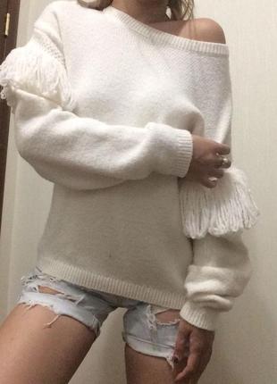 Белый свитер bershka  с бахромой2 фото