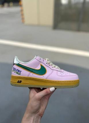 Кроссовки nike air force 1 07 limited edition женские лимитированная модель розовые с зеленым и оранжевым feel fre let’s talk