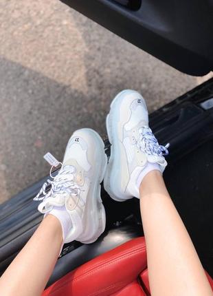 Демисезонное беллие кроссовки balenciaga triple s белые женские кроссовки balenciaga triple s3 фото