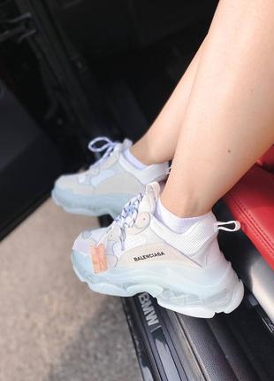 Демисезонные белые кроссовки balenciaga triple s білі жіночі кросівки balenciaga triple s5 фото