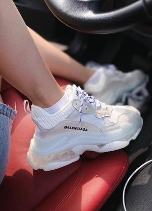 Демисезонное беллие кроссовки balenciaga triple s белые женские кроссовки balenciaga triple s7 фото