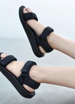 Спортивные сандалии