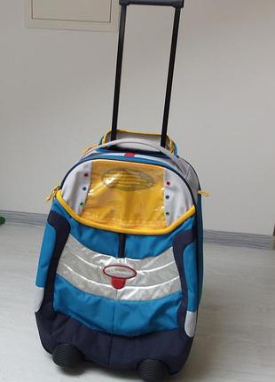 Чемодан. чемодан