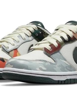 Женские кроссовки nike  dunk low se sail multi-camo (gs) 381 фото