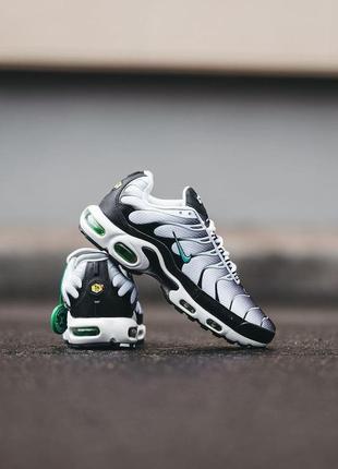 Чоловічі кросівки  nike air max plus tn black white green3 фото