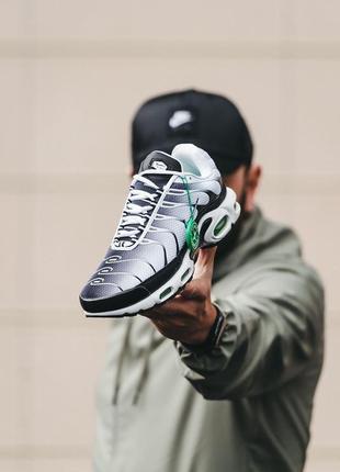 Чоловічі кросівки  nike air max plus tn black white green2 фото
