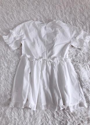 Белое платье prettylittlething с рюшей4 фото
