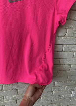 Спортивна футболка nike dry-fit running рожева з рукавами ідеал5 фото
