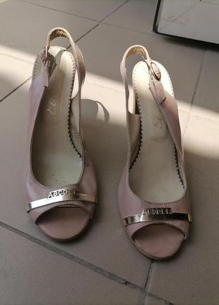 Туфлі 39р нові