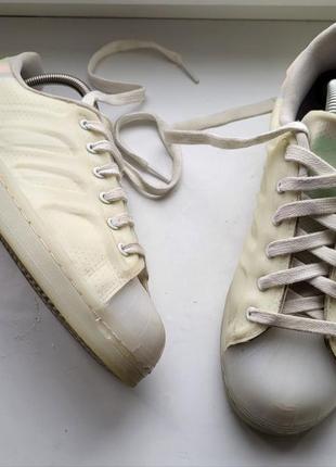 Бомбезні жіночі кросівки 
yeezy zebras yellowing shoes for women