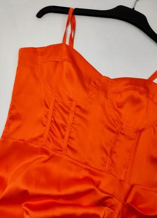 Сукня міді жіноча атласна з драпіруванням на бретелях коралового кольору від бренду eilly bazar l2 фото