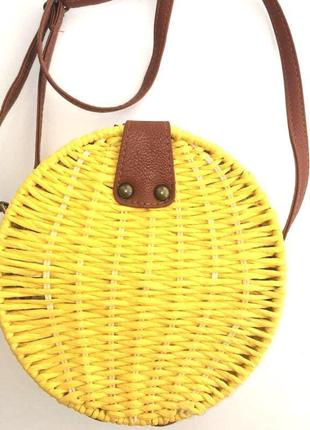 Солом "янкая сумка желтого цвета