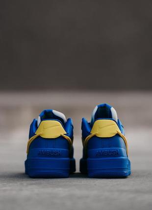 Мужские кожаные кроссовки nike air force x ambush. цвет синий с желтым2 фото