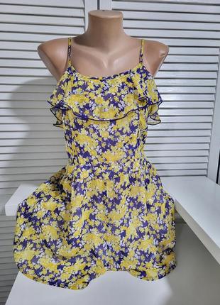 Комбинезон с шортами.