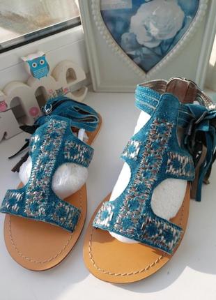 Сандалии из натуральной замши в бохо стиле