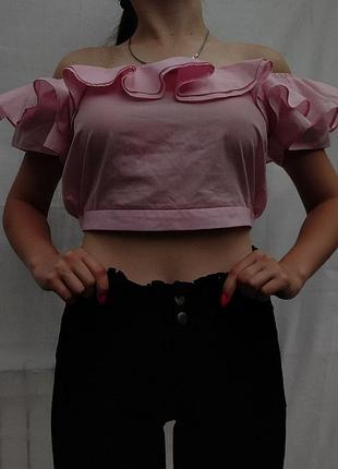 Розовый топик на плече