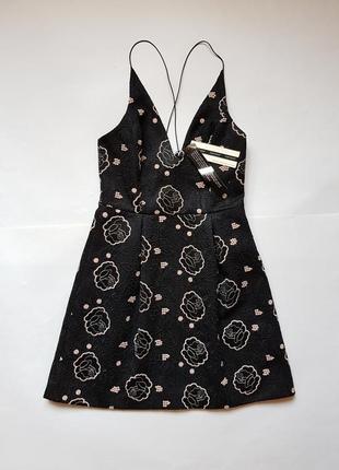 Новое шикарное платье topshop,фактурное черное платье в цветочный принт на тонких бретелях
