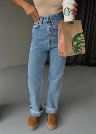 Трендовые джинсы с высокой посадкой