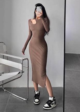 Платье с необычным вырезом на плече