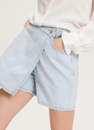 Трендовые стильные джинсовые шорты с запахом юбки от reserved❤️3 фото