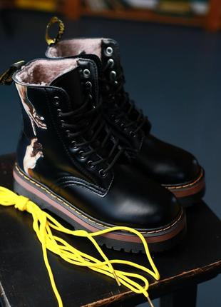 Знижка dr.martens jadon adam fur жіночі зимові черевики мартінс з хутром берці з принтом зимние ботинки мартинсы с мехом скидка 363 фото