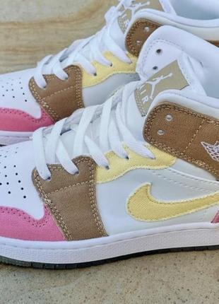 Женские кроссовки  jordan 1 retro multicolor