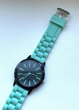 Часы наручные кварцевые унисекс