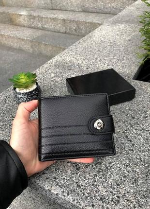 Класичний чоловічий гаманець на магнітній застібці, який підійде під будь-який стиль 😎1 фото