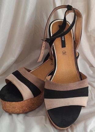 Босоножки кожаные