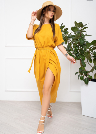 Длинное платье с разрезом на ноге