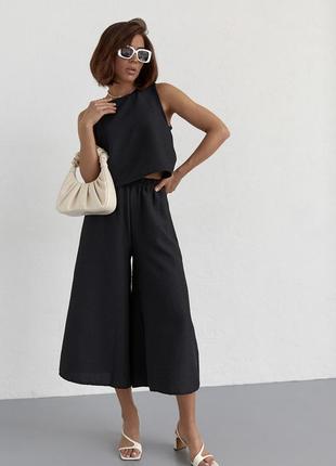 Жіночий костюм з кюлотами та топом без рукавів