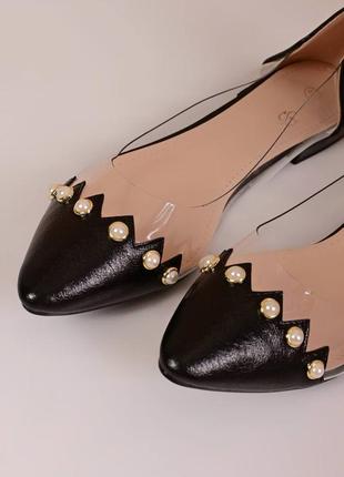 Черные балетки лодочки с бусинами и прозрачными вставками3 фото