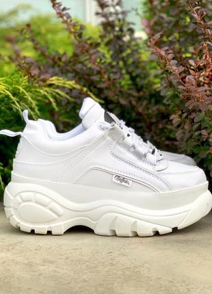 Buffalo london low leather white . шикарні жіночі шкіряні кросівки на платформі😍
