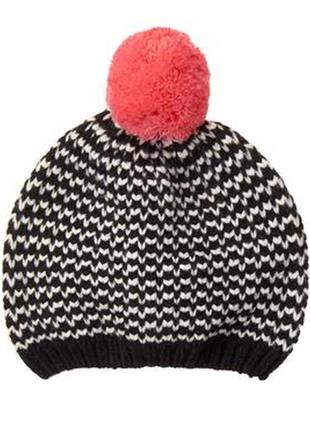 Красивая фирменная шапочка