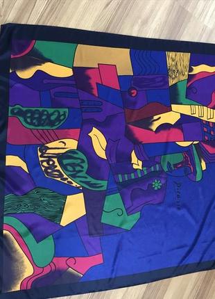 Шелковый платок в футуристическом стиле