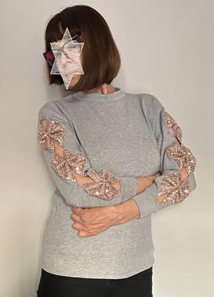 Сіра кофта з розрізами на рукавах s (m)