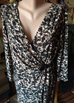 Сукні із запахом ,драпіруванням і оригінальною пряжкойой