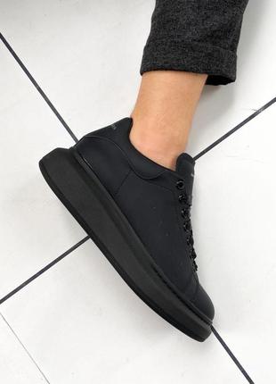 Крихітки жіночих aleexander mcqueen low triple black олександр маквін