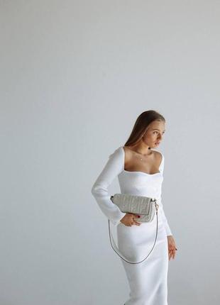 Приталена в'язана сукня з трендовим вирізом8 фото