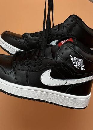 Женские кроссовки  jordan 1 black white