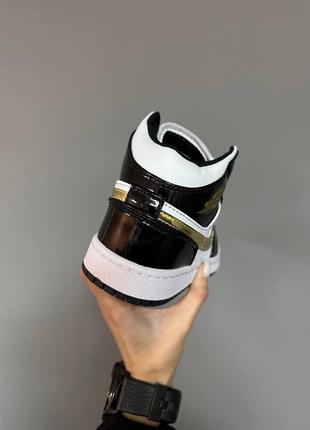 Женские кроссовки  nike air jordan 1 retro mid patent golden black2 фото