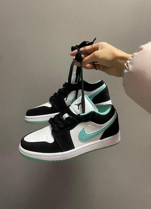 Женские кроссовки jordan 1  джордан