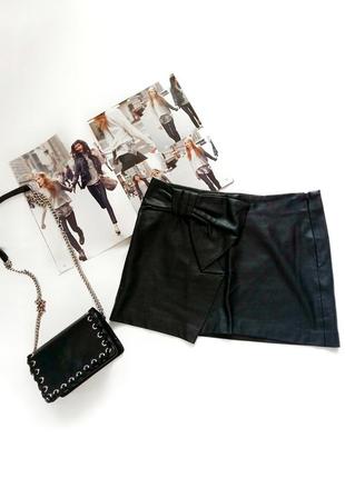 Черная юбка zara с бантом из экокожи
