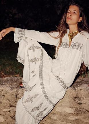 Платье с вышивкой zara